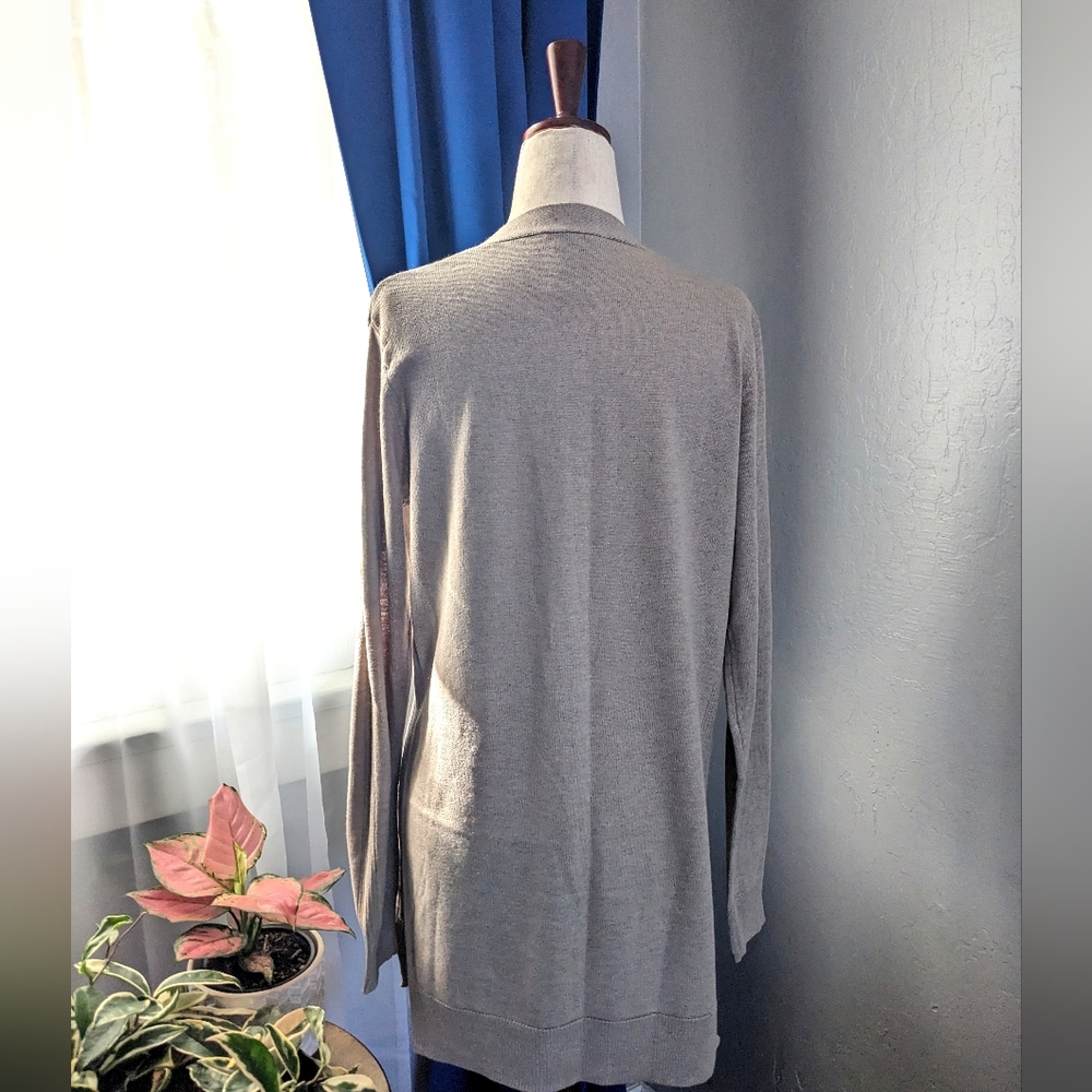 🔴SOLD🔴 Simple knit cardigan NWOT - Picture 3 of 5